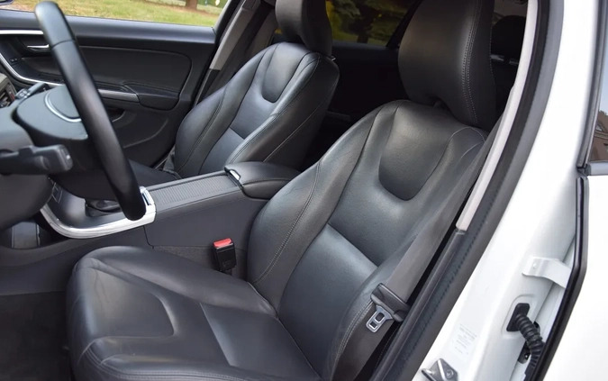 Volvo V60 cena 53900 przebieg: 150000, rok produkcji 2016 z Ryki małe 172